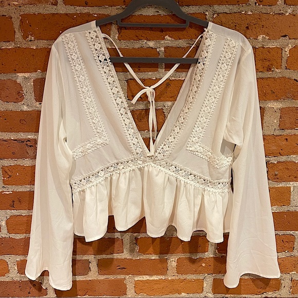 Unknown Tops - White Lace / Bell Sleeved Top